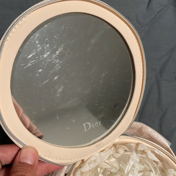New Dior Beauty Quilted Cream Round Vanity Case W Mirror & Top Handle - Picture 5 of 9